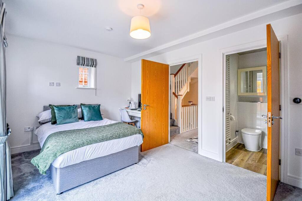 Entire House Sleeps 8 Near The River Thames 메이든헤드 외부 사진