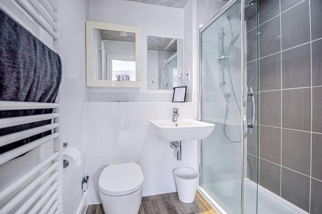 Entire House Sleeps 8 Near The River Thames 메이든헤드 외부 사진