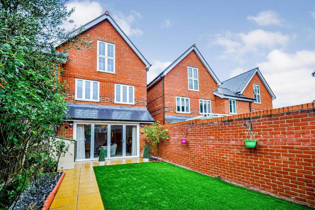 Entire House Sleeps 8 Near The River Thames 메이든헤드 외부 사진