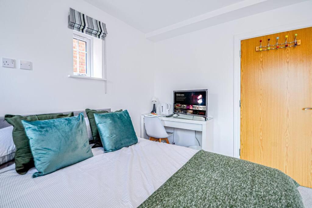 Entire House Sleeps 8 Near The River Thames 메이든헤드 외부 사진