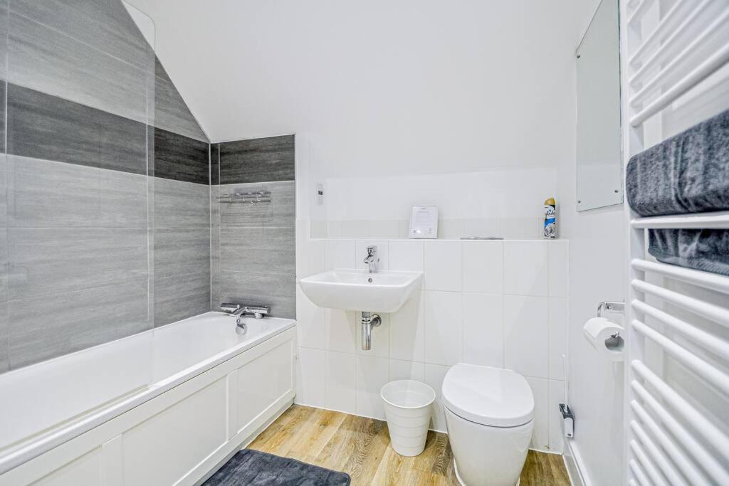 Entire House Sleeps 8 Near The River Thames 메이든헤드 외부 사진