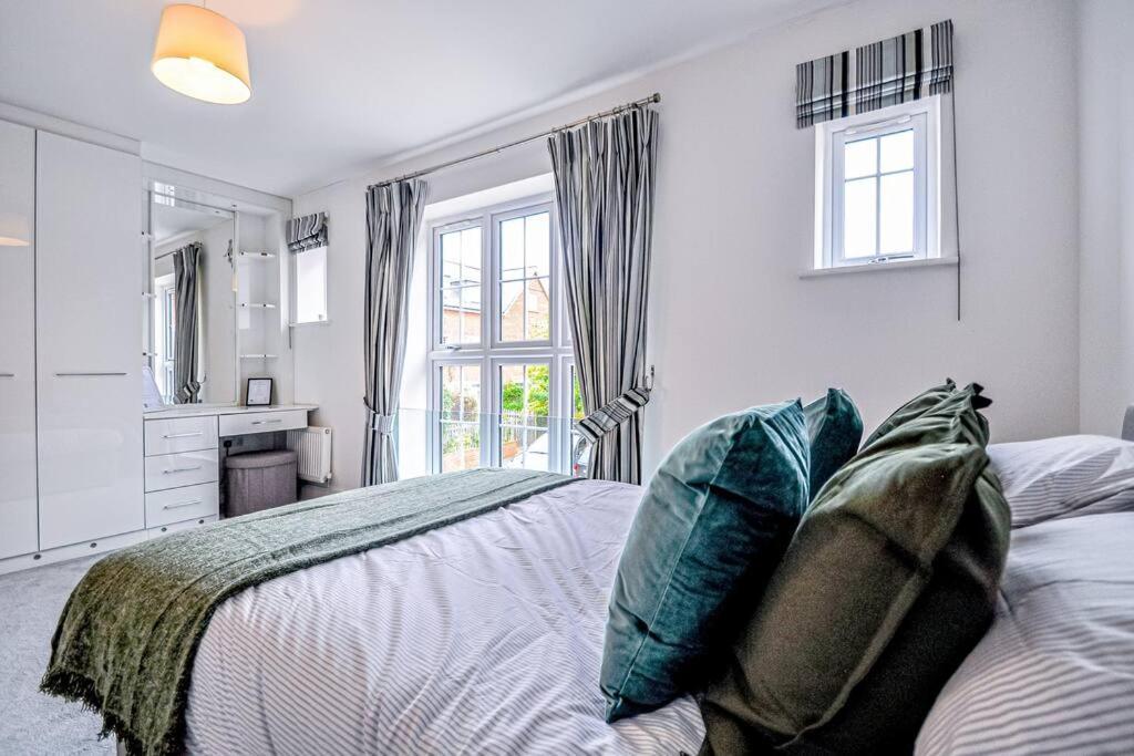 Entire House Sleeps 8 Near The River Thames 메이든헤드 외부 사진