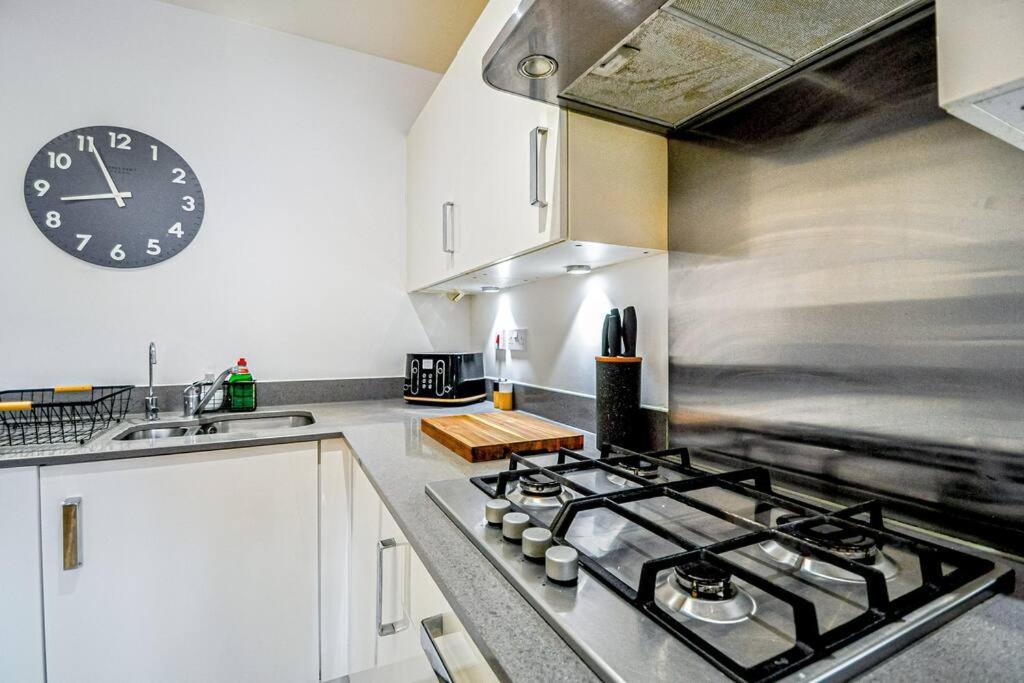 Entire House Sleeps 8 Near The River Thames 메이든헤드 외부 사진